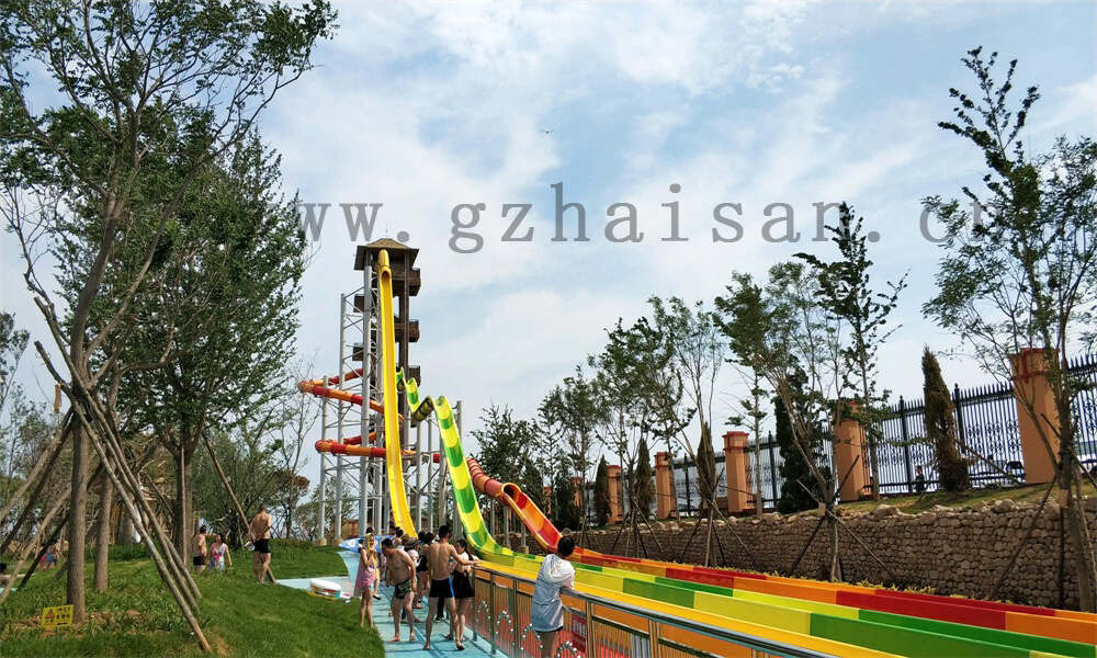 水上乐园设施狂欢，尽情畅享水上游乐盛宴