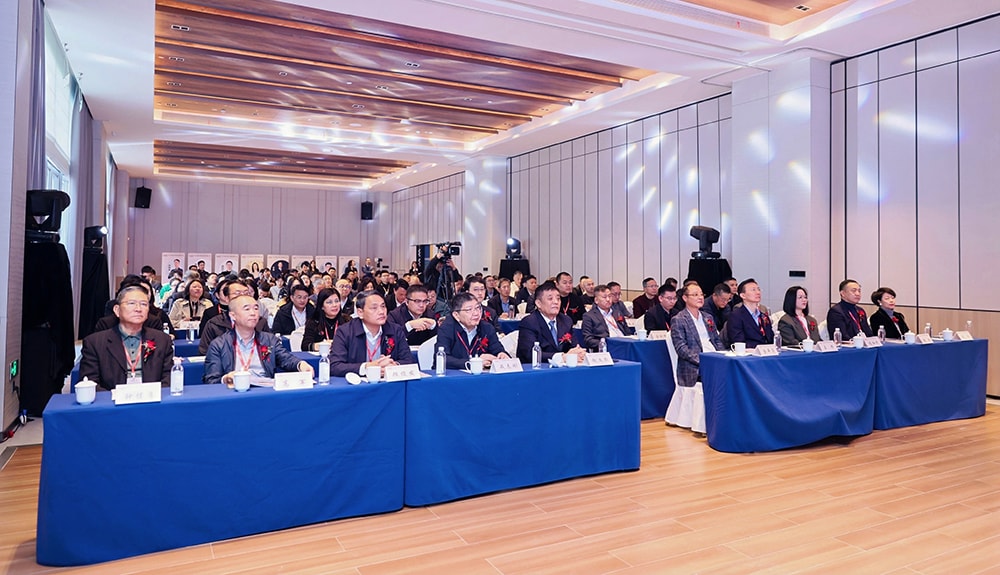 科技铸就非凡体验，专业成就行业标杆——jinnianhui今年会游乐荣膺2025金冠奖“杰出水滑道设备奖”